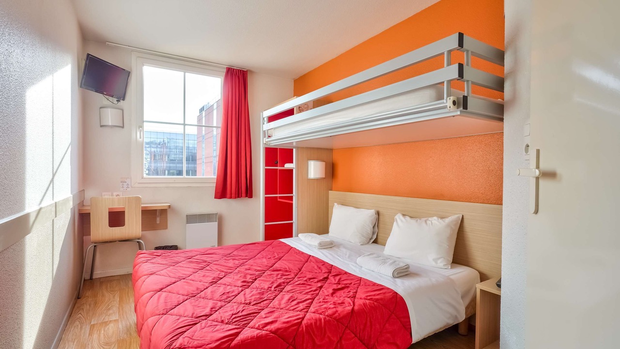 Photo of Bedroom in Suresnes