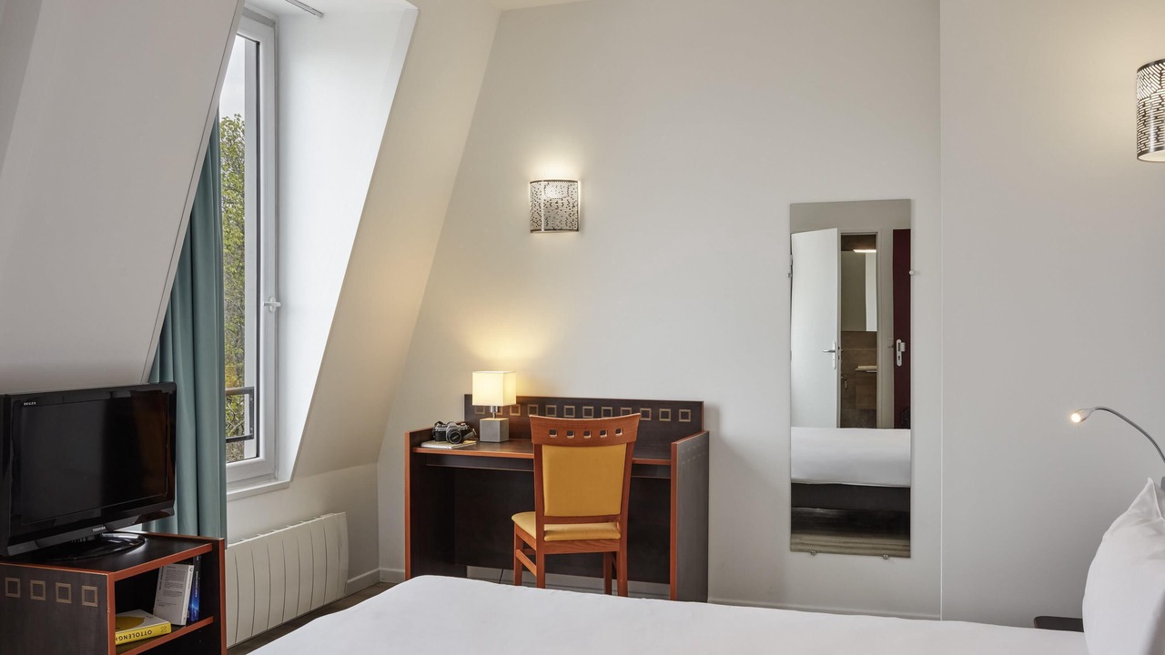 Photo of Bedroom in Pere Lachaise