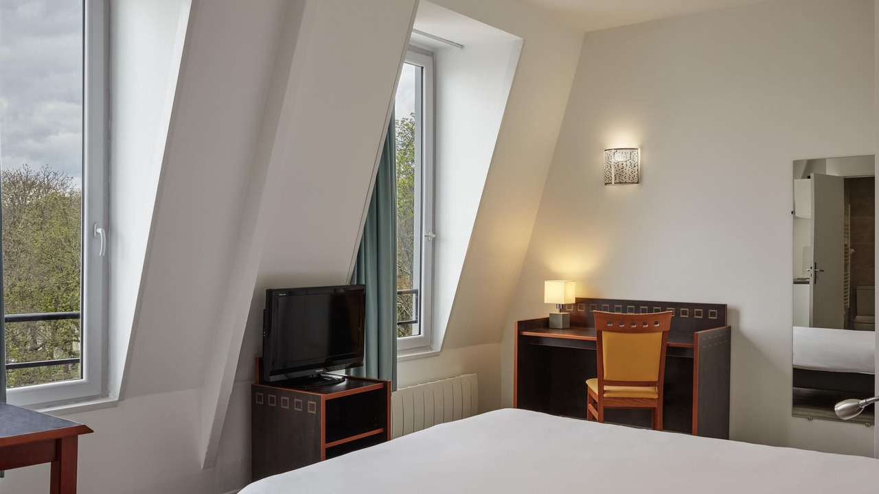 Photo of Bedroom in Pere Lachaise