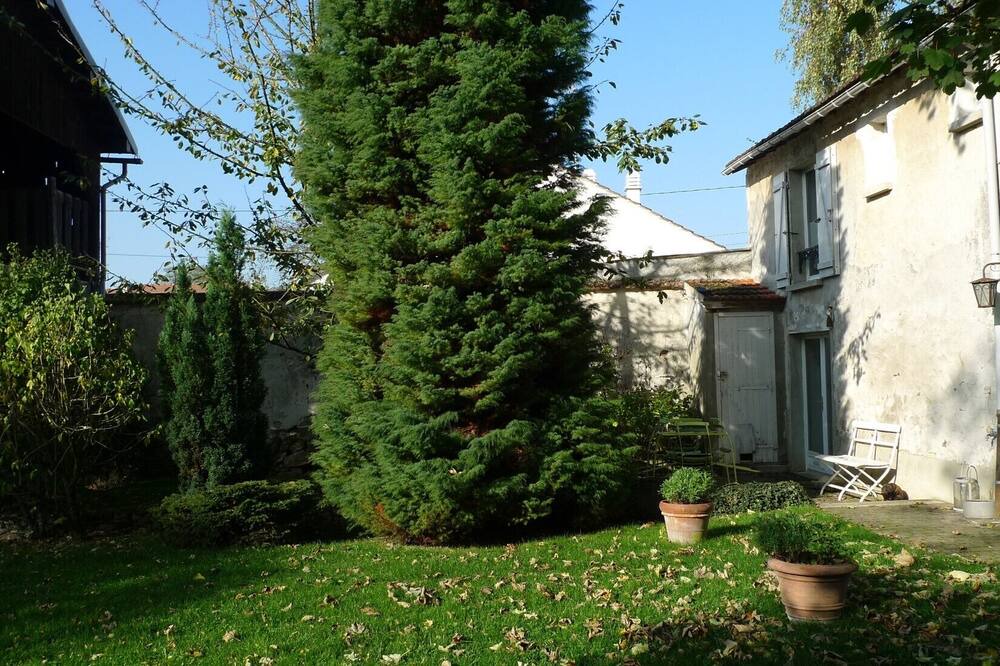 Photo of Outdoor in Quincy-Voisins
