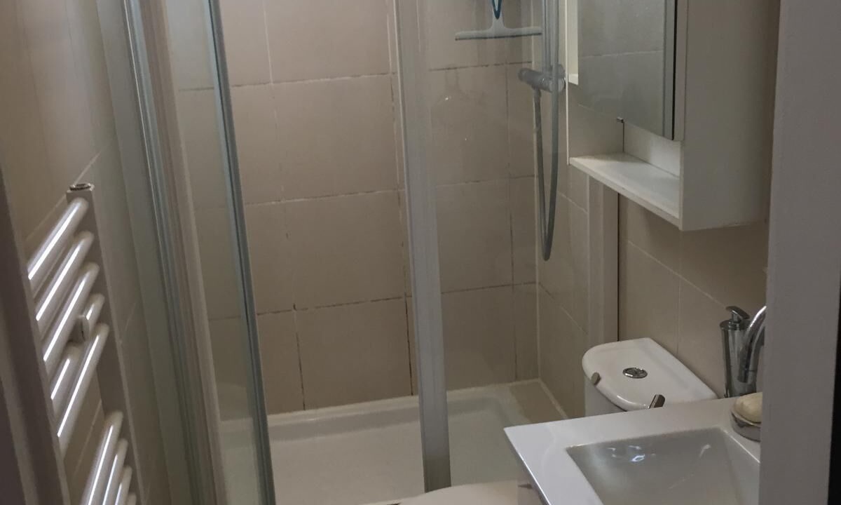 Photo of Bathroom in Les Lilas