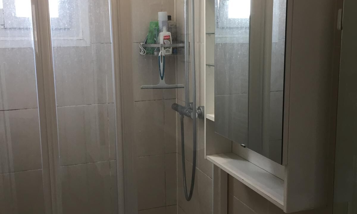 Photo of Bathroom in Les Lilas