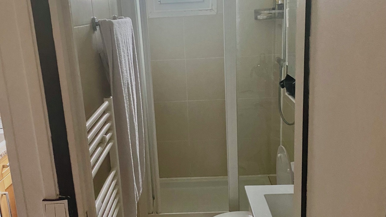 Photo of Bathroom in Les Lilas