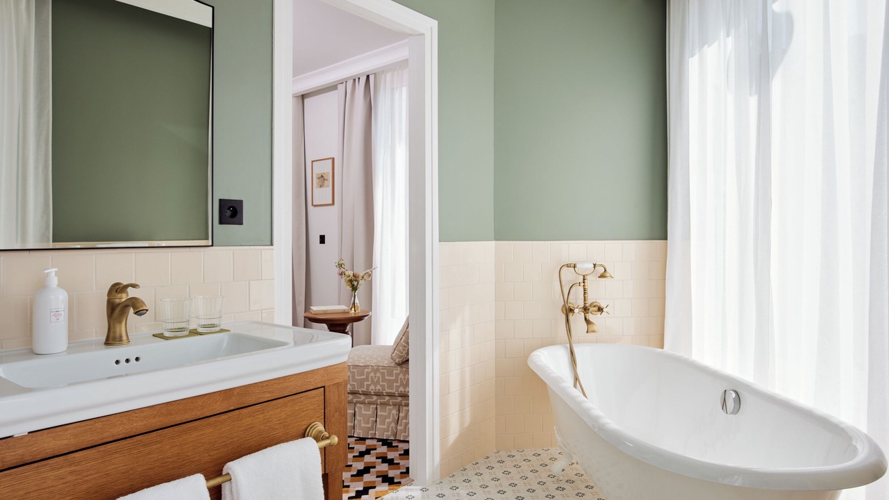 Photo of Bathroom in 16th Arrondissement