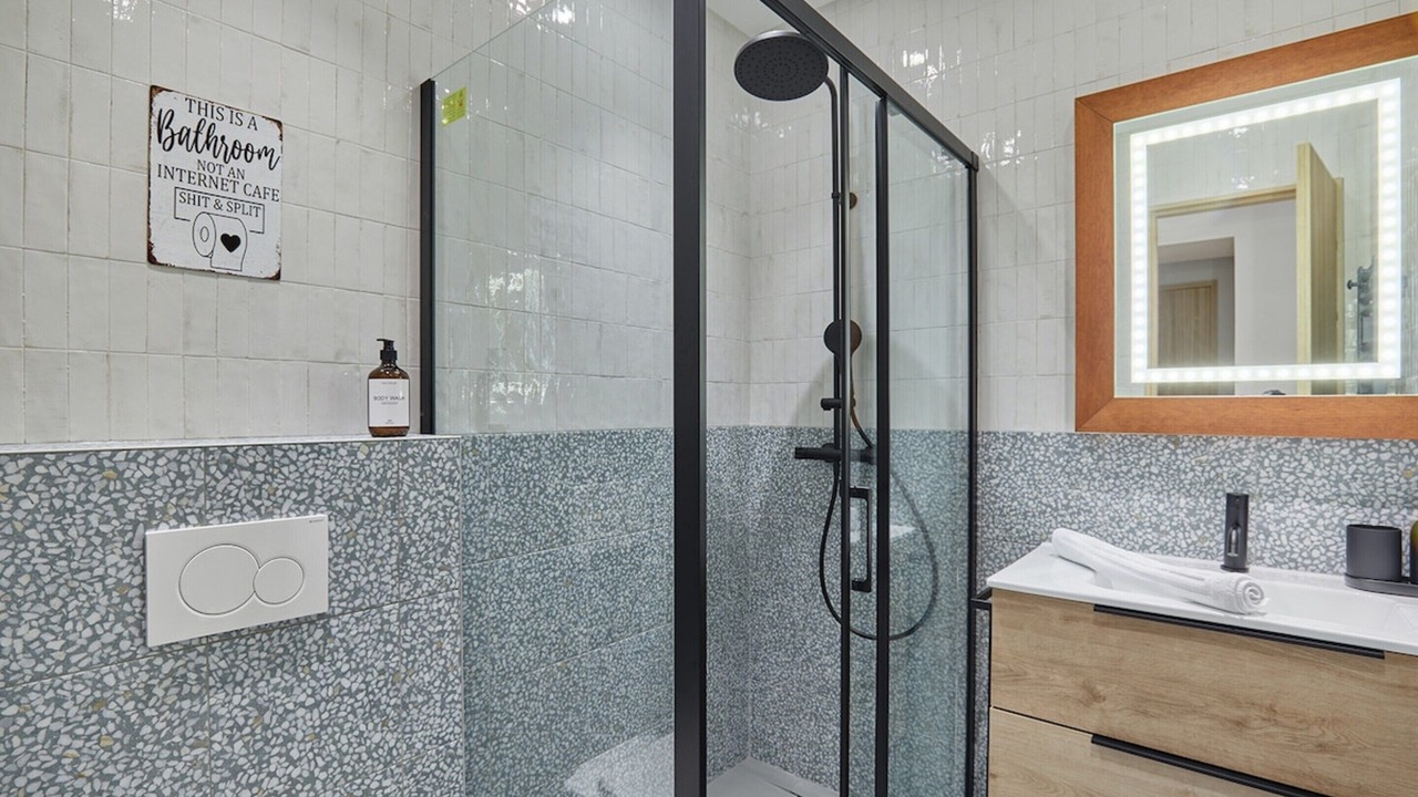 Photo of Bathroom in Quartier de la Folie-Mericourt