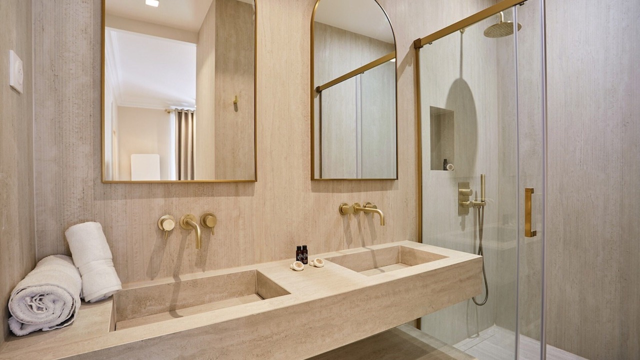 Photo of Bathroom in Quartier de la Folie-Mericourt