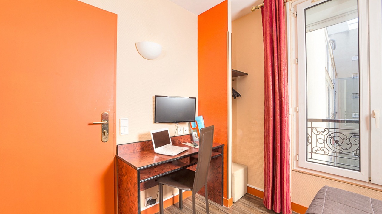 Photo of Bedroom in Val-de-Grace