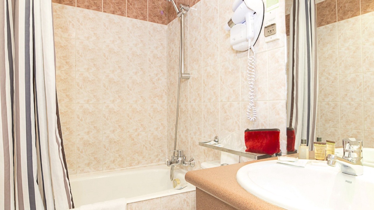Photo of Bathroom in Val-de-Grace