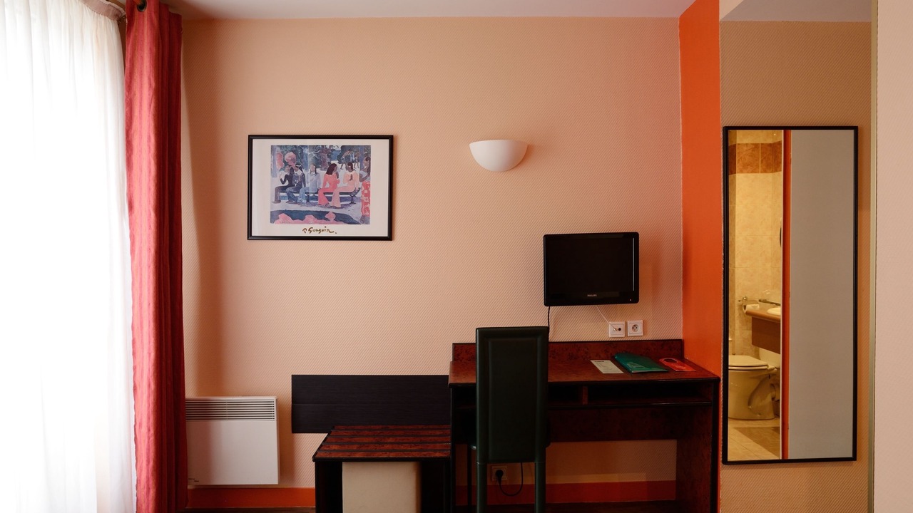Photo of Bedroom in Val-de-Grace