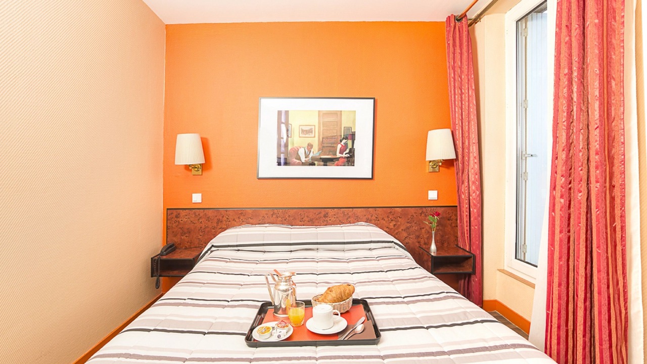 Photo of Bedroom in Val-de-Grace