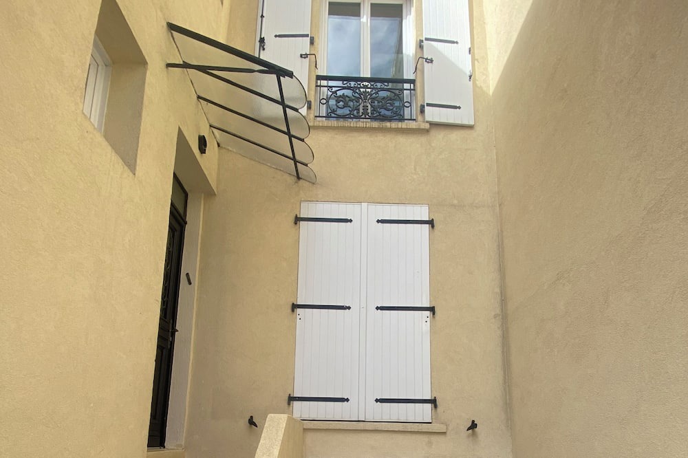 Photo of Outdoor in Parapluies