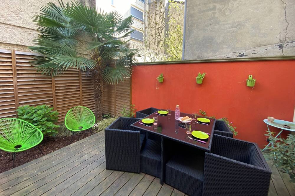 Photo of Patio Balcony in Parapluies