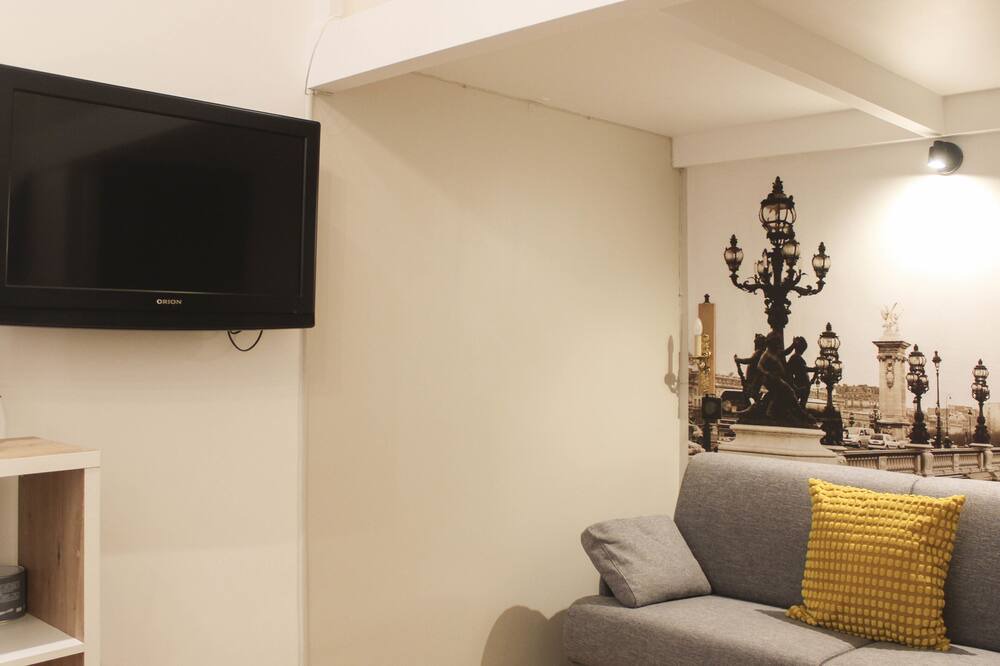 Photo of Livingroom in 10th Arrondissement
