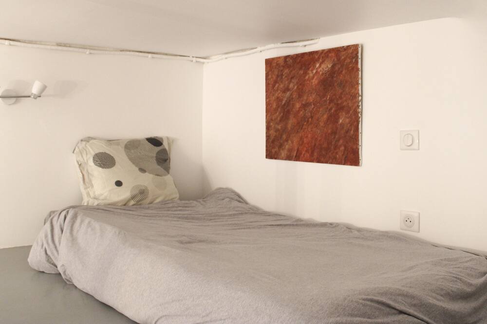 Photo of Bedroom in 10th Arrondissement