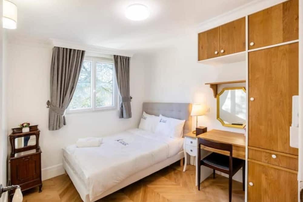 Photo of Bedroom in Sceaux