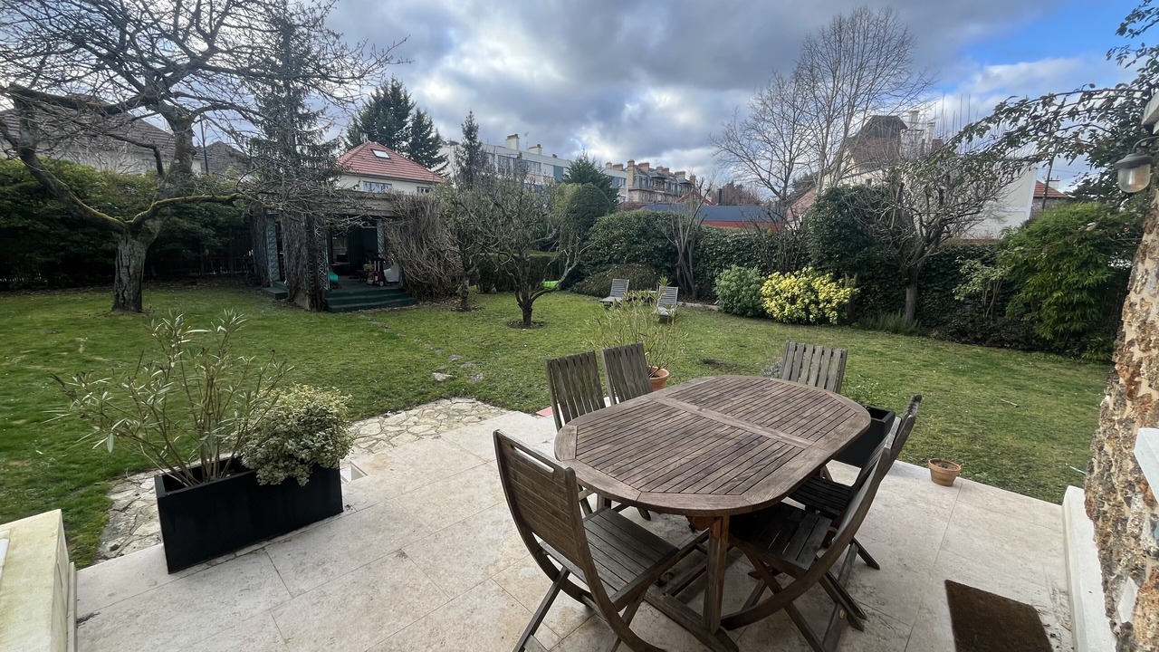 Photo of Outdoor in Garches