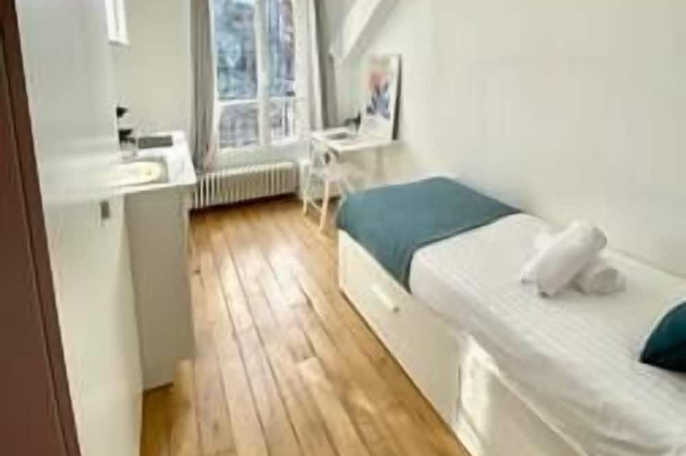 Photo of Bedroom in Grenelle