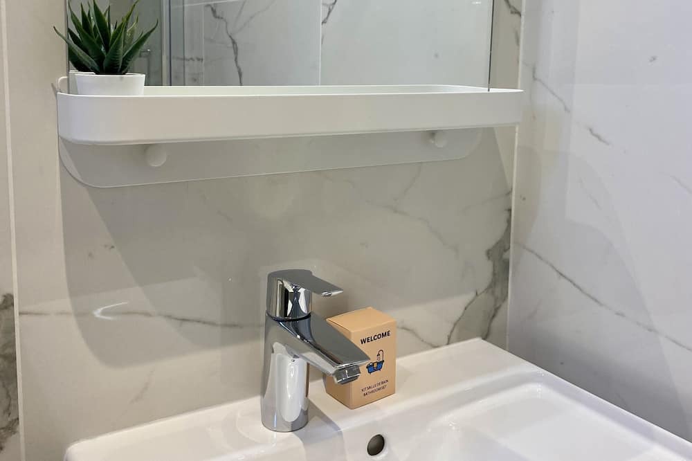 Photo of Bathroom in Saint-Lambert