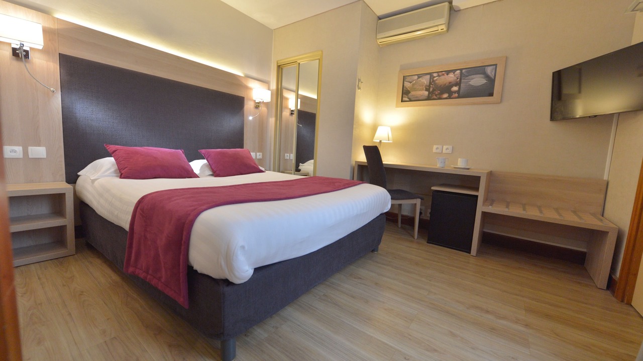 Photo of Bedroom in Montparnasse