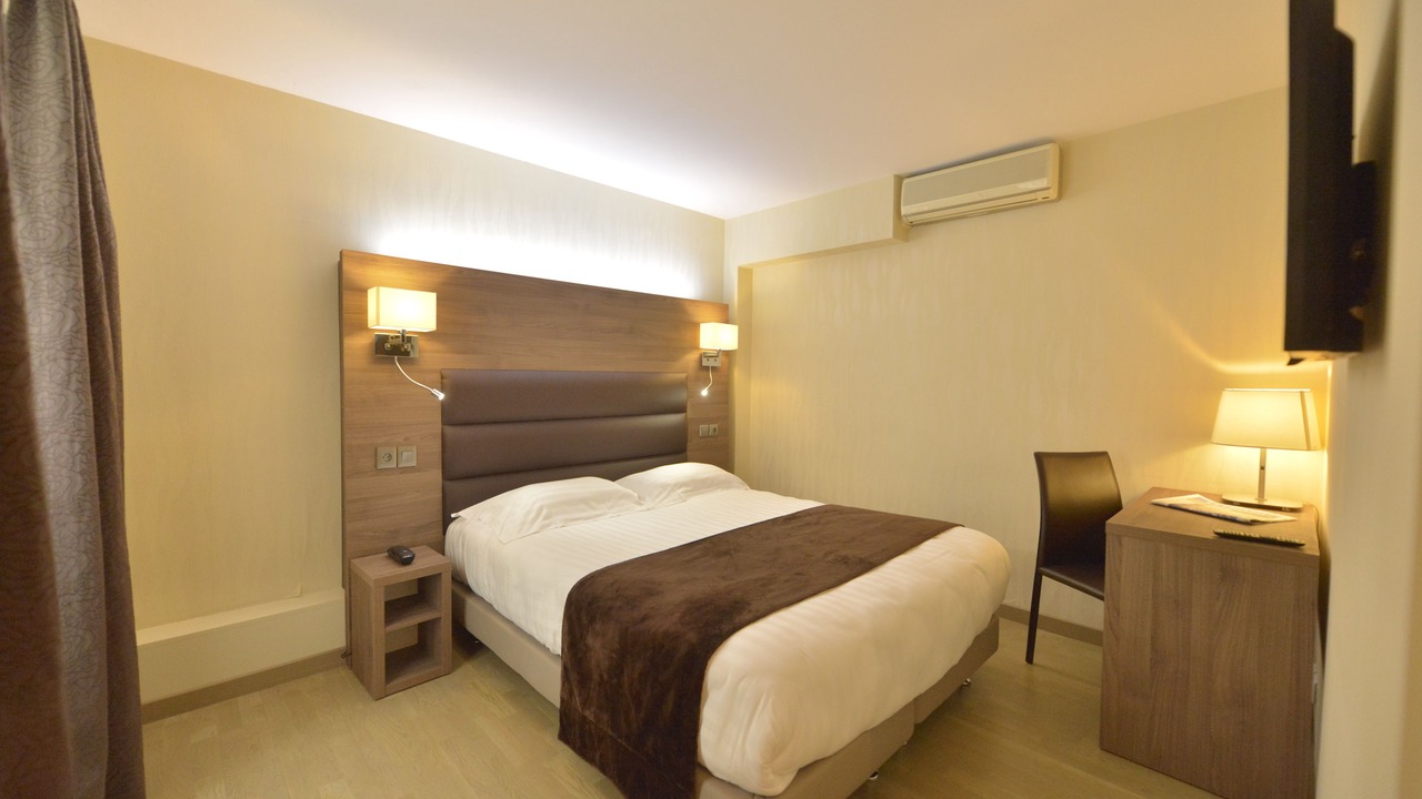 Photo of Bedroom in Montparnasse