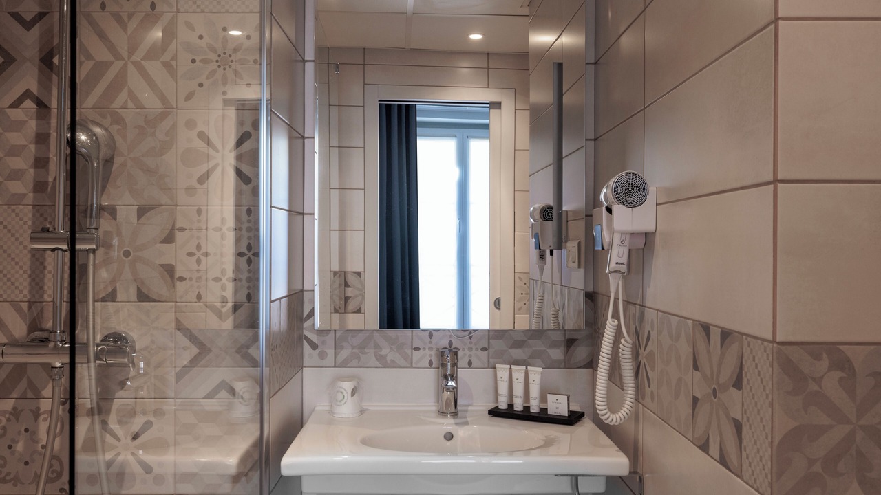 Photo of Bathroom in Quartier de la Folie-Mericourt