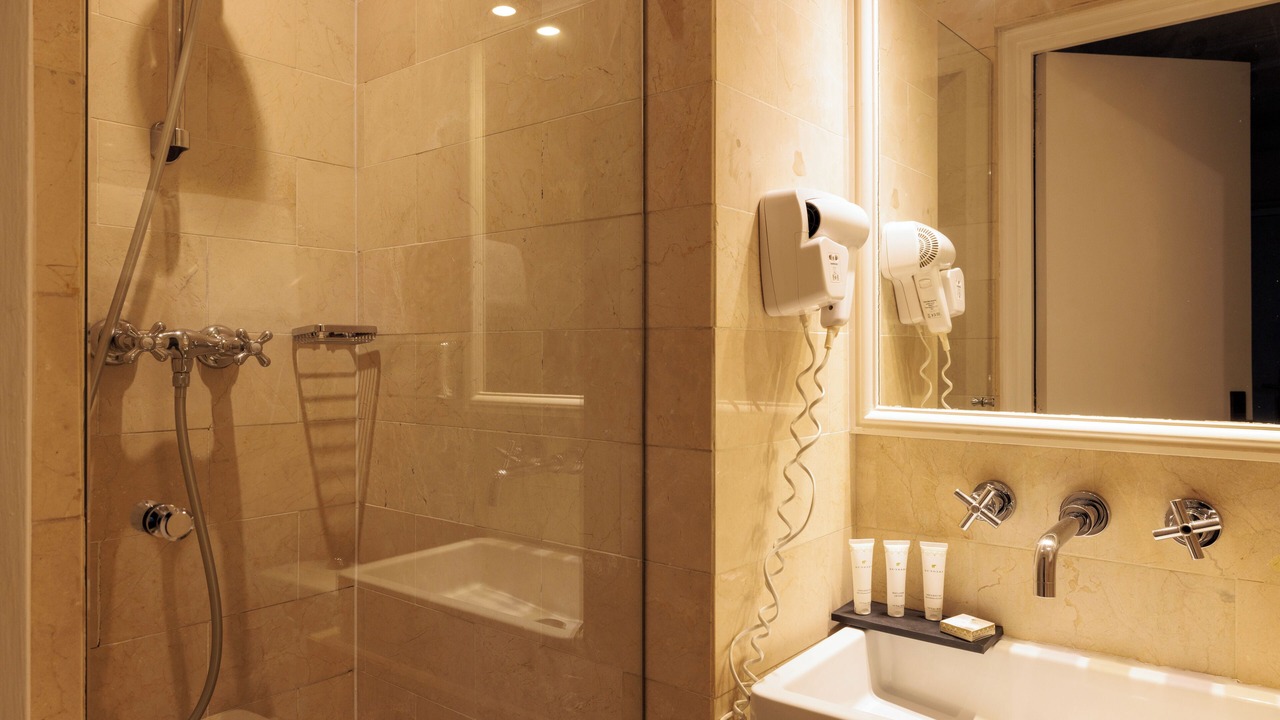Photo of Bathroom in Quartier de la Folie-Mericourt