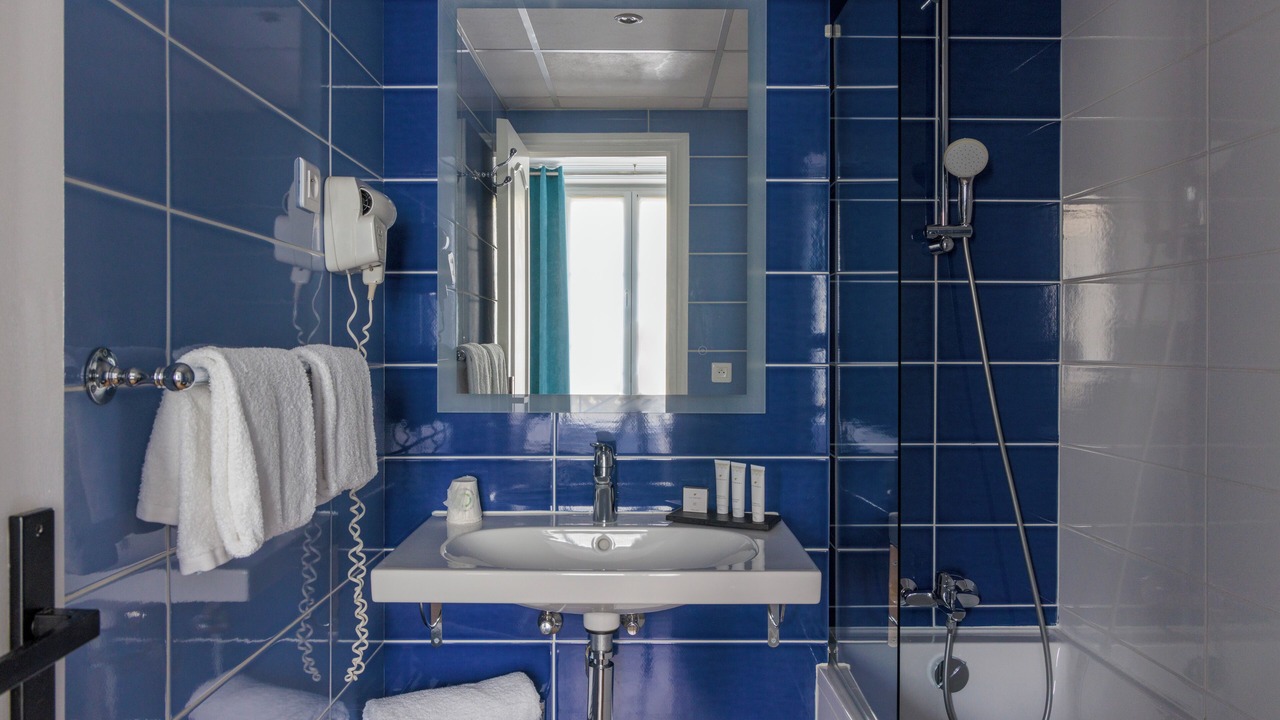 Photo of Bathroom in Quartier de la Folie-Mericourt