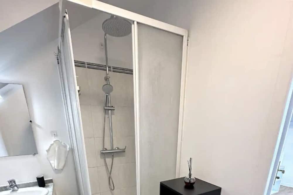 Photo of Bathroom in Esbly