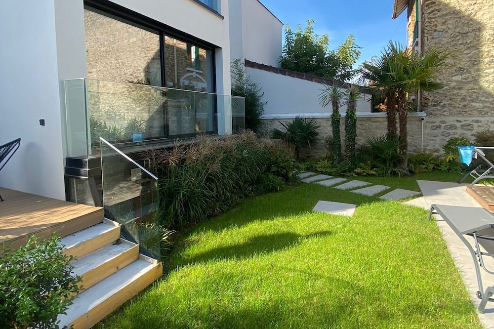 Photo of Outdoor in La Varenne Saint-Hilaire