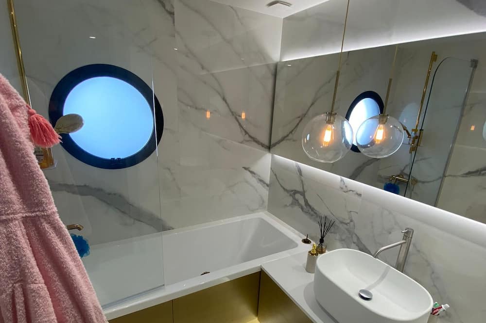 Photo of Bathroom in La Varenne Saint-Hilaire
