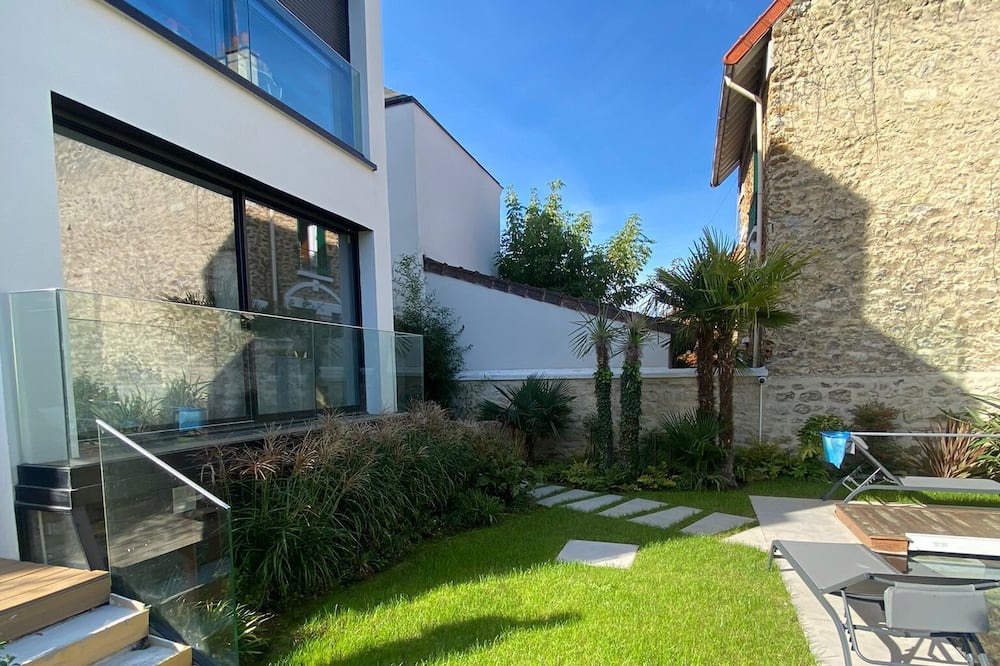 Photo of Outdoor in La Varenne Saint-Hilaire