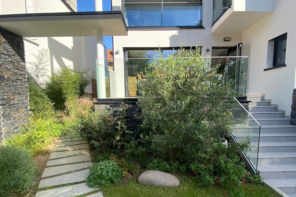 Photo of Outdoor in La Varenne Saint-Hilaire