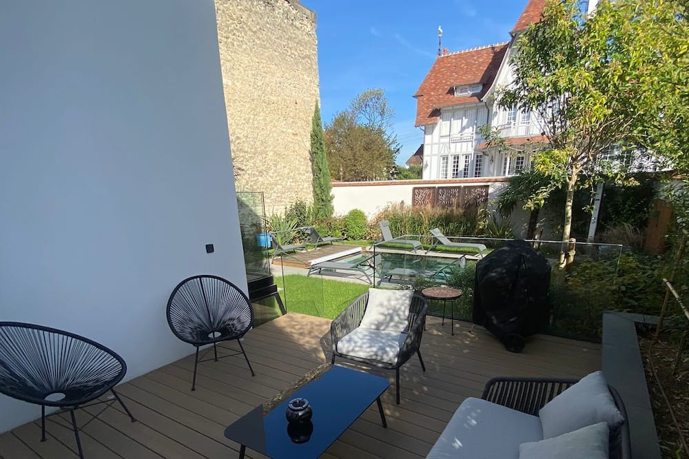 Photo of Patio Balcony in La Varenne Saint-Hilaire