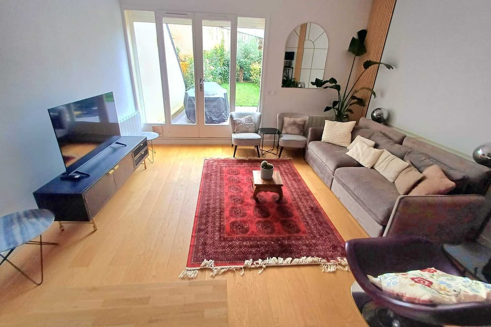 Photo of Livingroom in Rueil-Malmaison