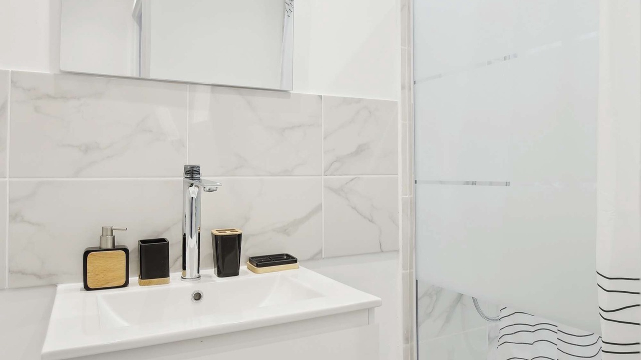 Photo of Bathroom in Colombes