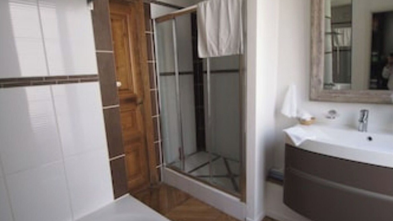 Photo of Bathroom in Saint-Merri