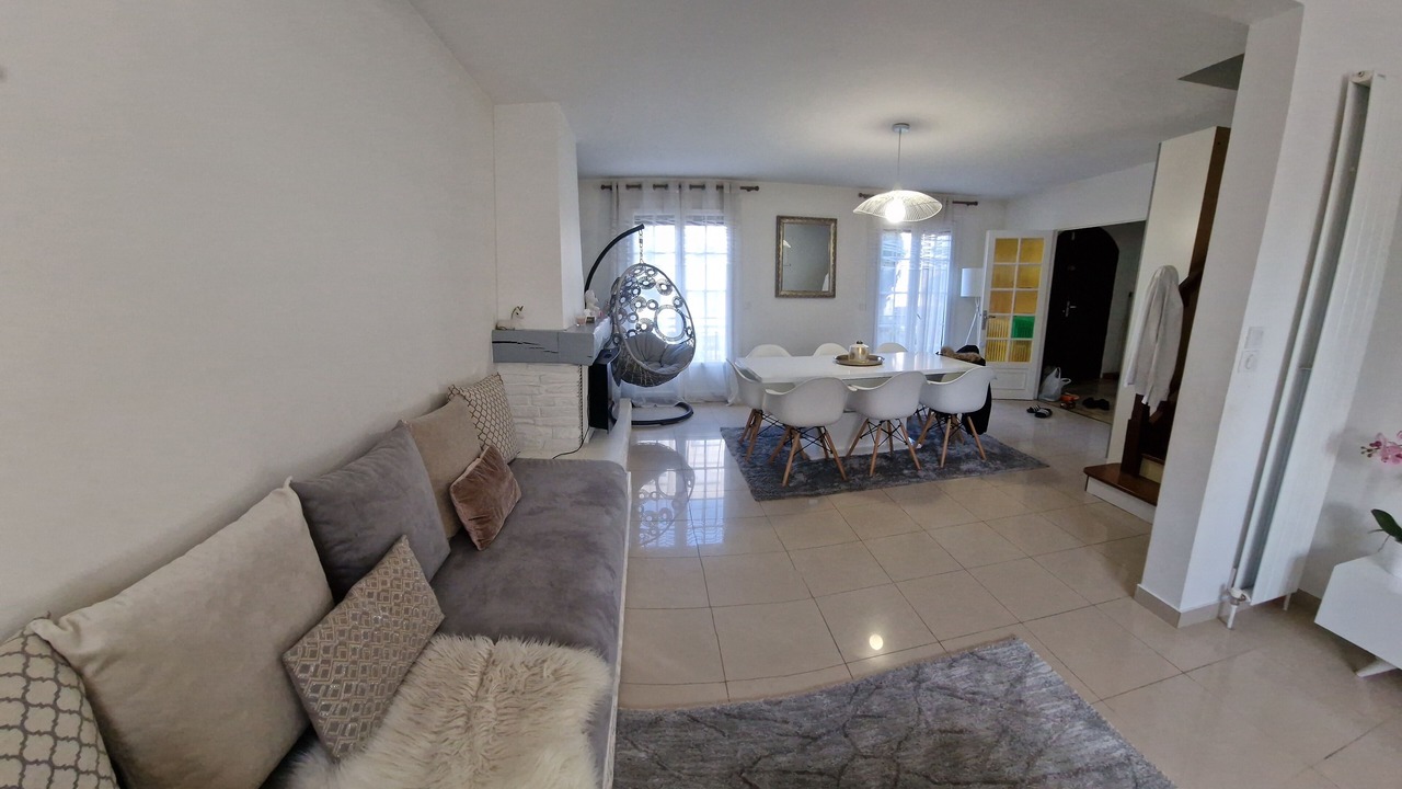 Photo of Livingroom in Livry-Gargan