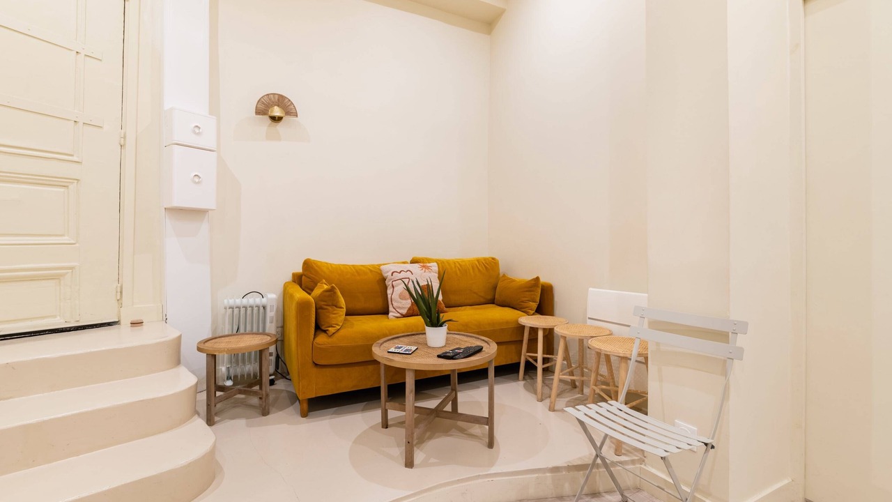 Photo of Livingroom in Quartier de la Folie-Mericourt