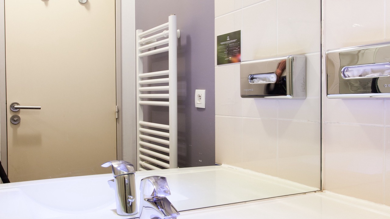 Photo of Bathroom in Combat