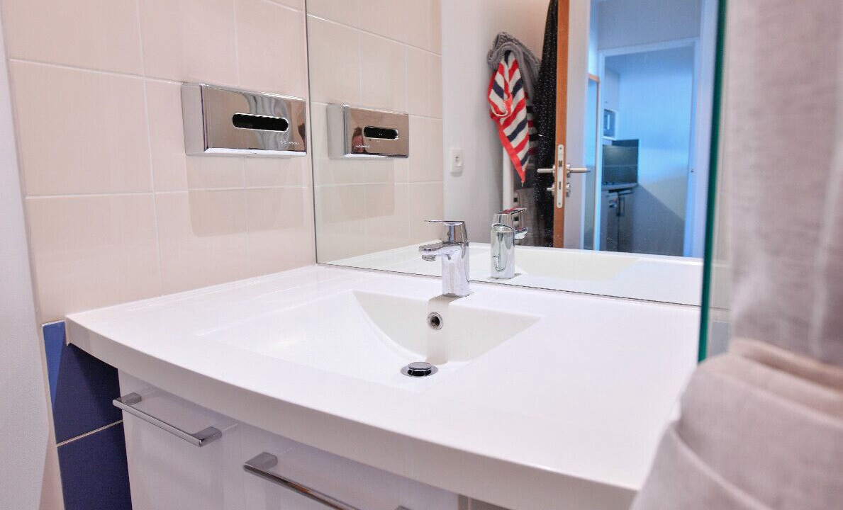 Photo of Bathroom in Combat