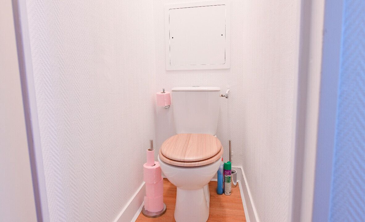 Photo of Bathroom in Combat