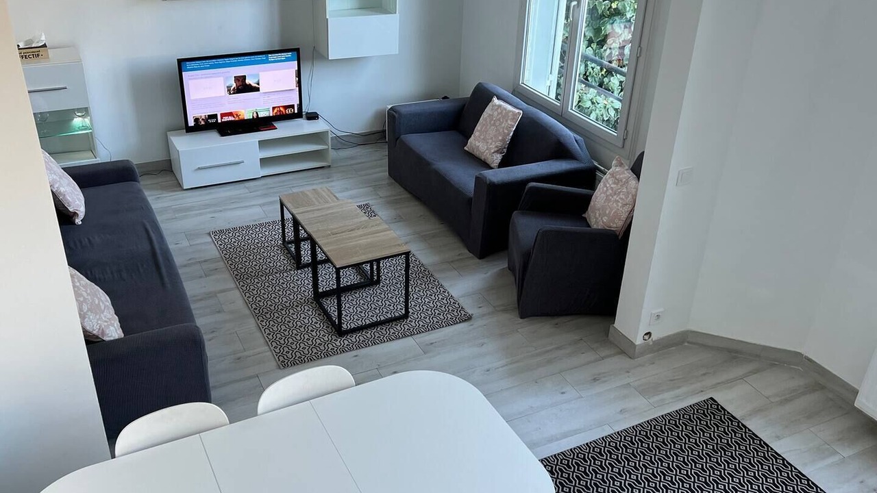 Photo of Livingroom in Plateau - Mont-Valerien