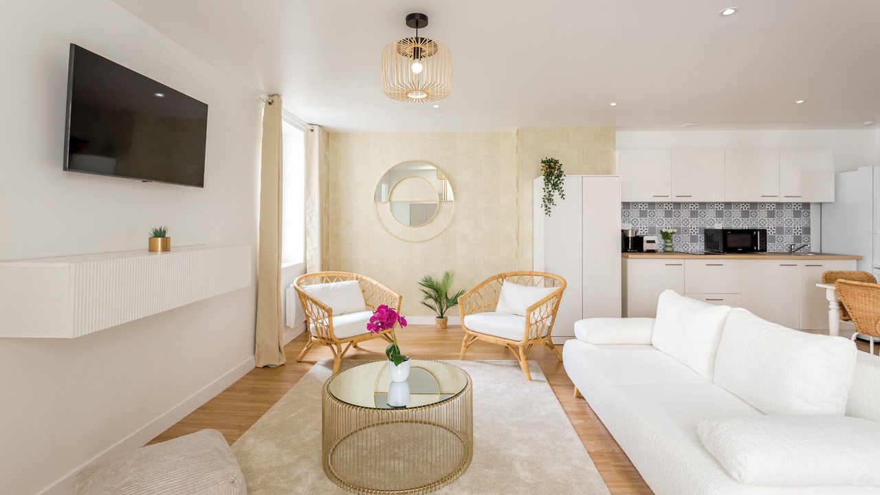 Photo of Livingroom in 8th Arrondissement