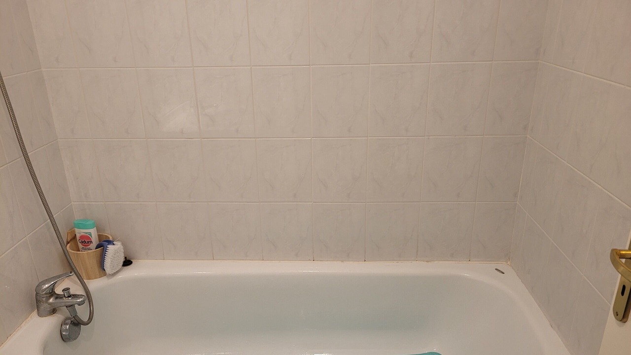 Photo of Bathroom in Emerainville