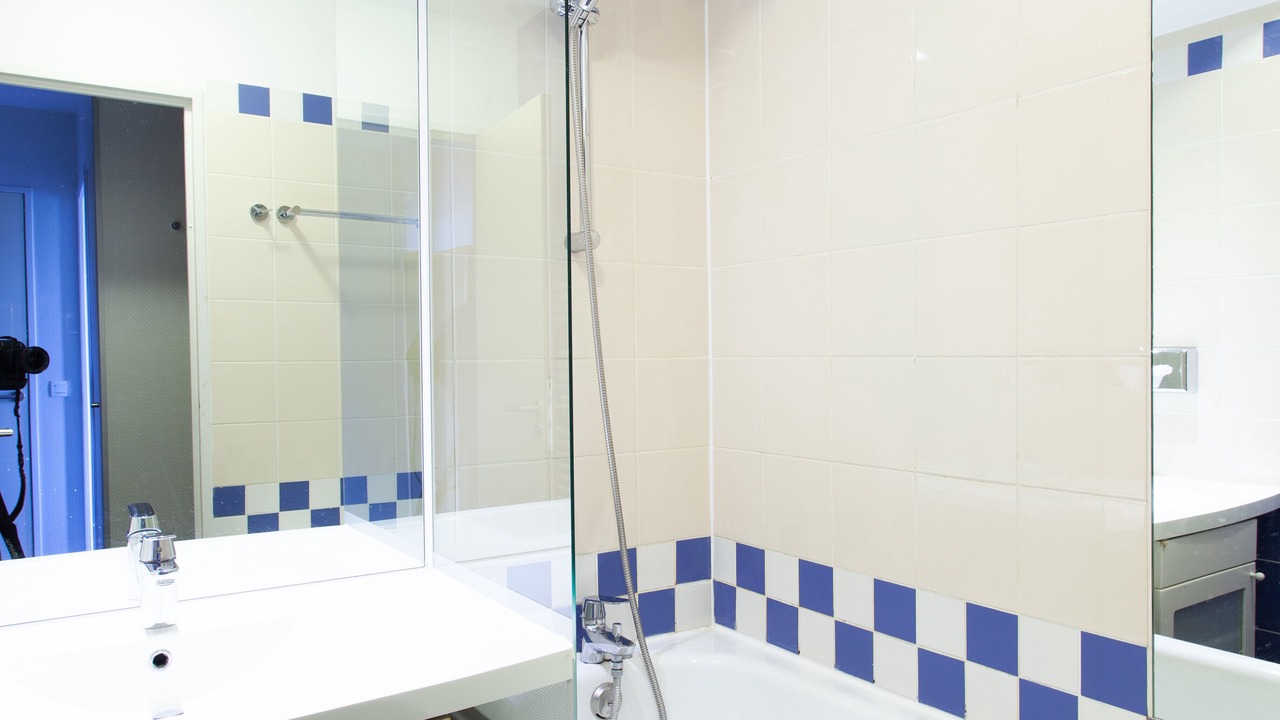 Photo of Bathroom in Combat
