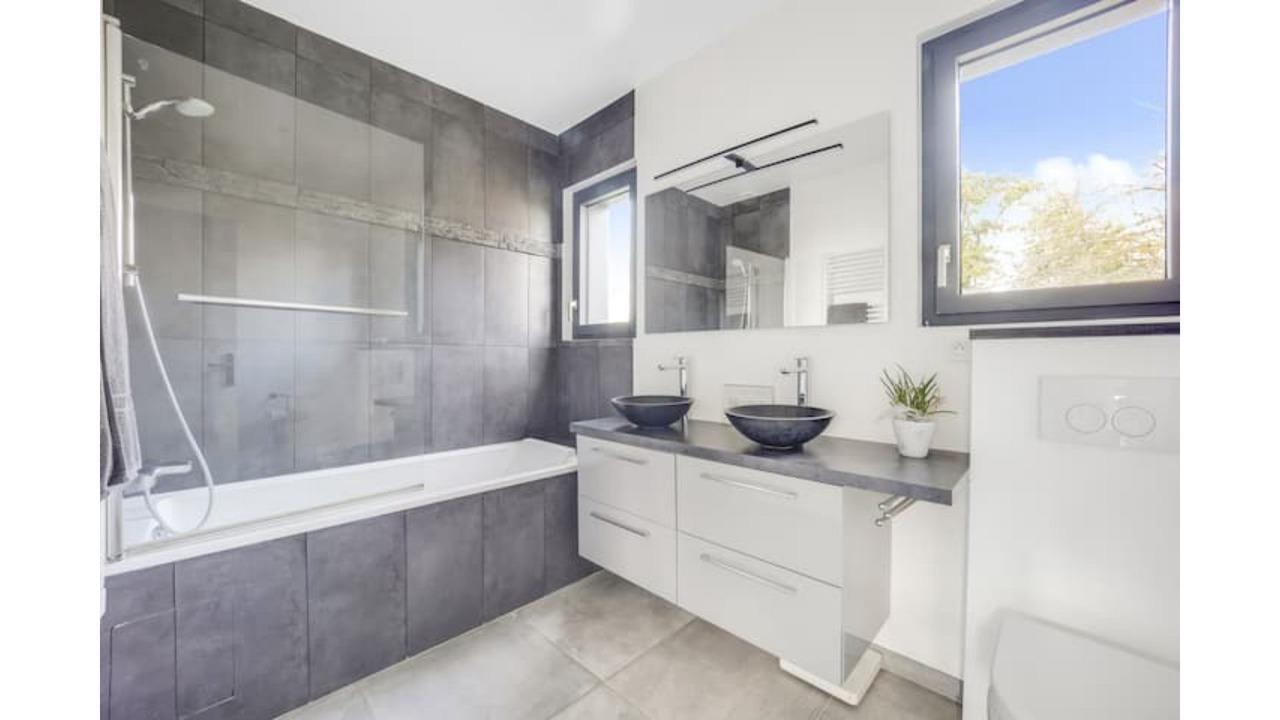 Photo of Bathroom in Vaucresson