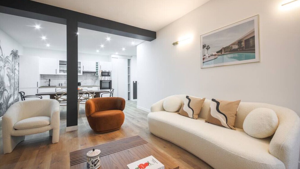 Photo of Livingroom in 15th Arrondissement