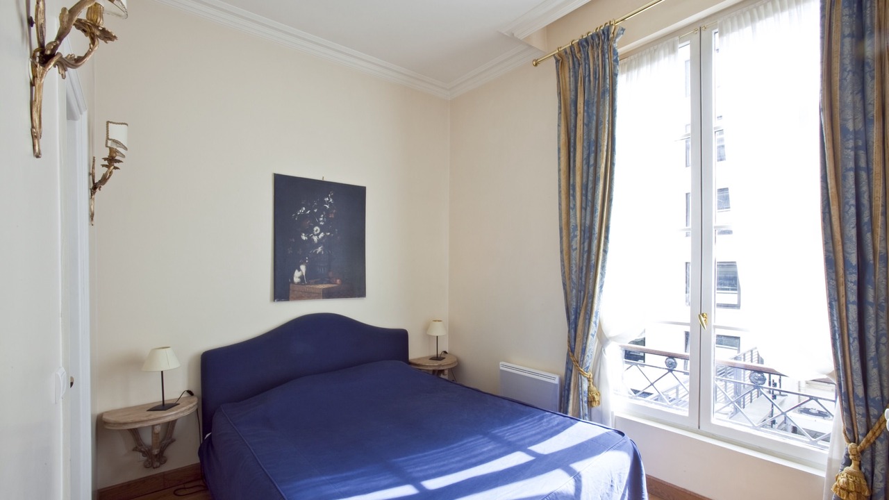 Photo of Bedroom in 8th Arrondissement