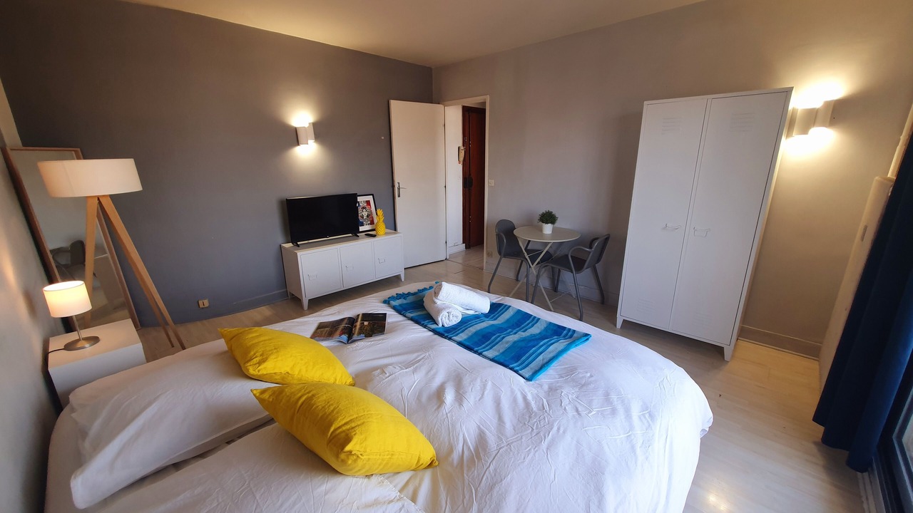 Photo of Bedroom in Louis Bertrand-Mirabeau-Semard