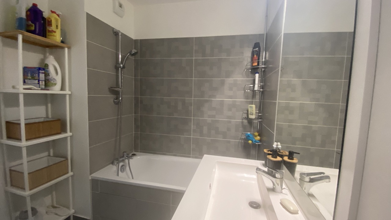 Photo of Bathroom in Noisy-le-Grand